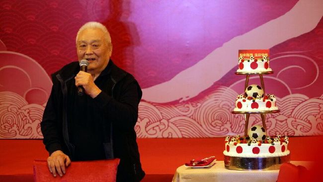 是我骗了大家，这神药根本不是我研制的，是我买来的，我也不知道它能不能治高位截瘫，只是拿出来忽悠一下......是我有眼不识泰山，冲撞了您，求求您，饶我一命吧。